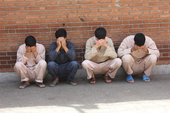 انتقام گیری و قتل جوان با ضربه شمشیر انتقام گیری و قتل جوان با ضربه شمشیر
