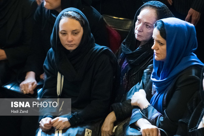 عکس بازیگران در مراسم تشییع عارف لرستانی عکس بازیگران در مراسم تشییع عارف لرستانی