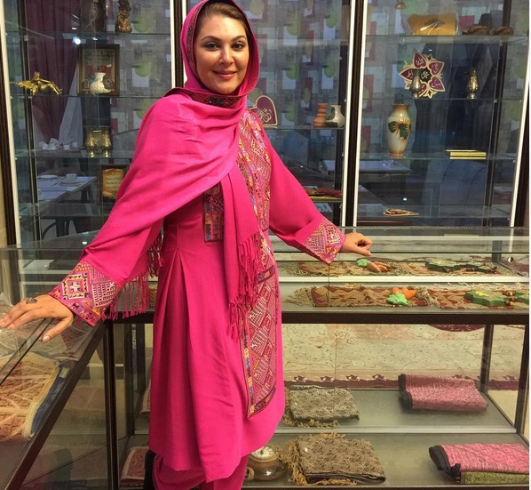 لاله اسکندری با لباس بلوچی