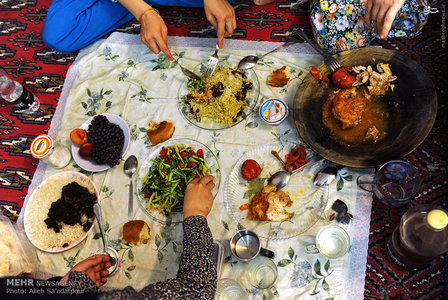 سفره افطار دانشجویی خوابگاه دختران