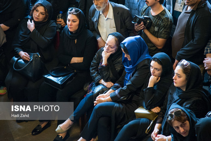 عکس بازیگران در مراسم تشییع عارف لرستانی عکس بازیگران در مراسم تشییع عارف لرستانی