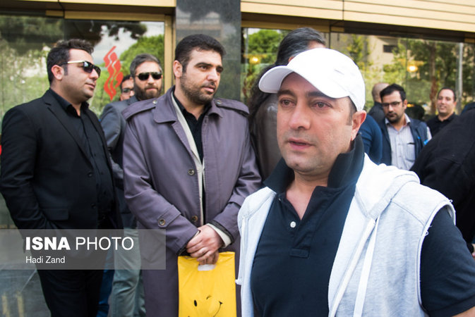 عکس بازیگران در مراسم تشییع عارف لرستانی عکس بازیگران در مراسم تشییع عارف لرستانی