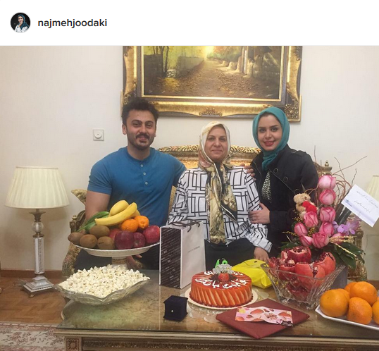 نجمه جودکی و همسرش در جشن تولد مادر