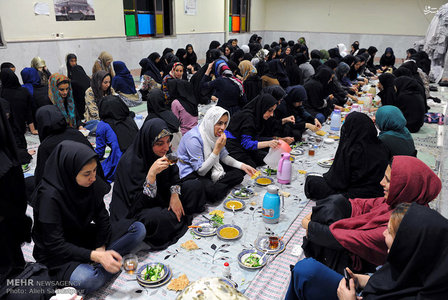 سفره افطار دانشجویی خوابگاه دختران