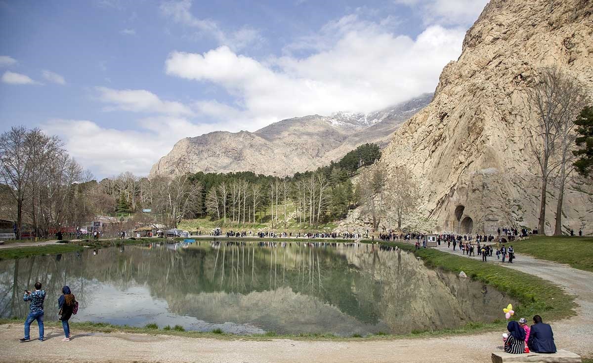 گردشگران نوروزی در طاق بستان کرمانشاه
